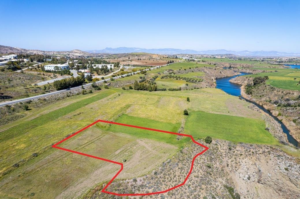 Field in Kalo Chorio Oreinis, Nicosia photo 1