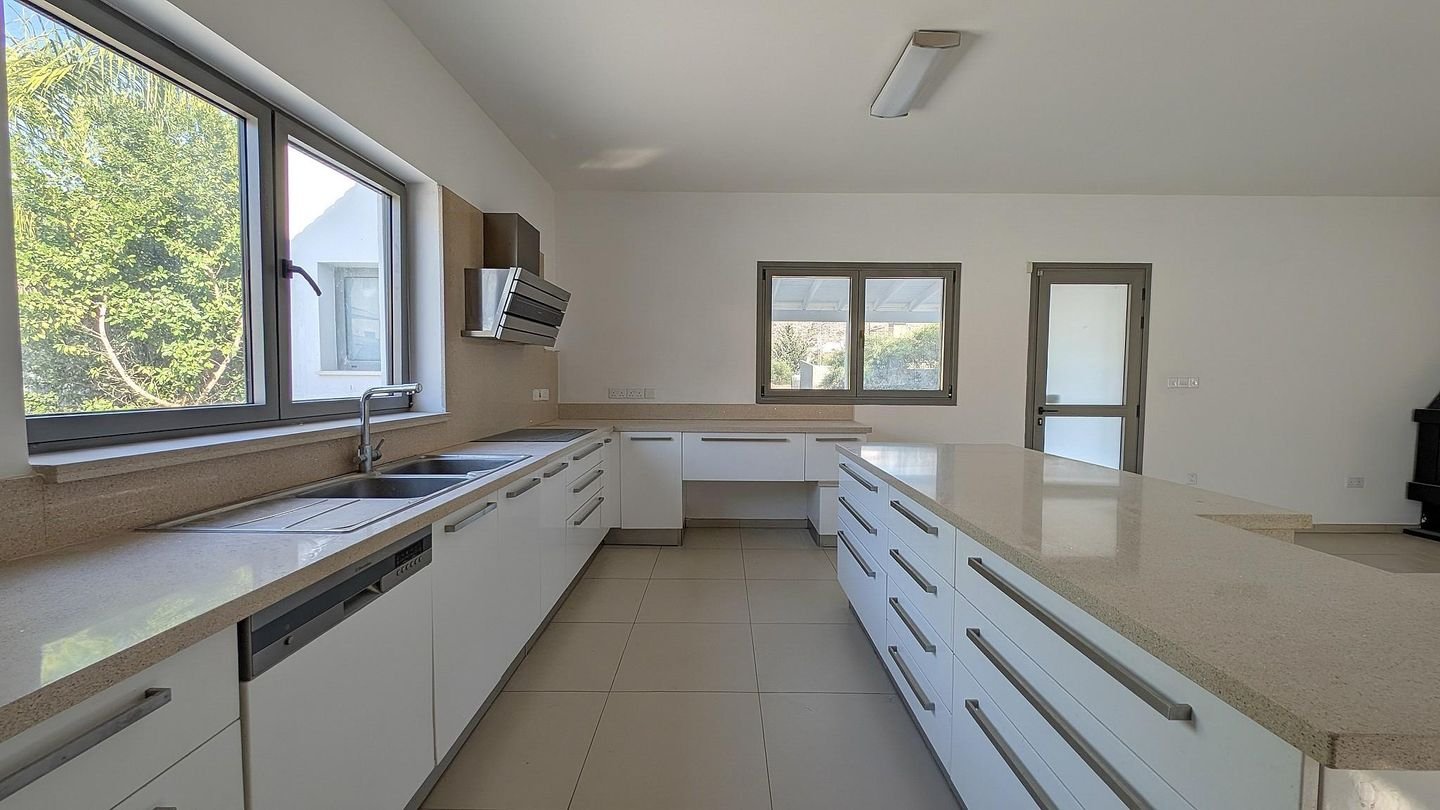Elegant Detached Home with Pool in Moni, Limassol photo 12