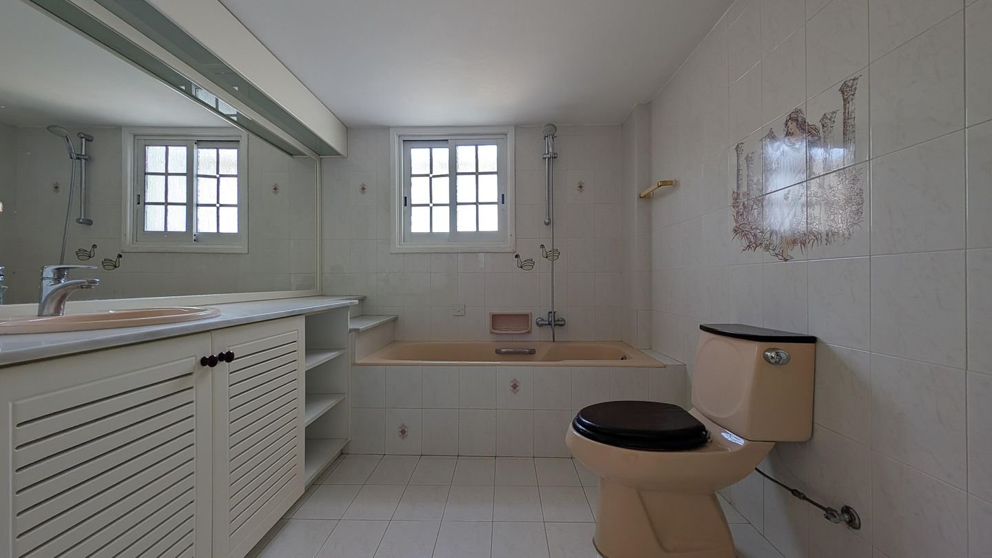 Spacious 4-Bedroom Detached House in Pera Chorio, Nicosia photo 27