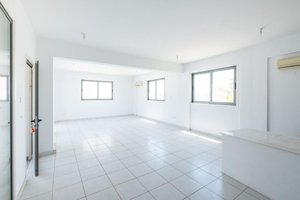 Office and shop in Voroklini, Larnaca photo 7