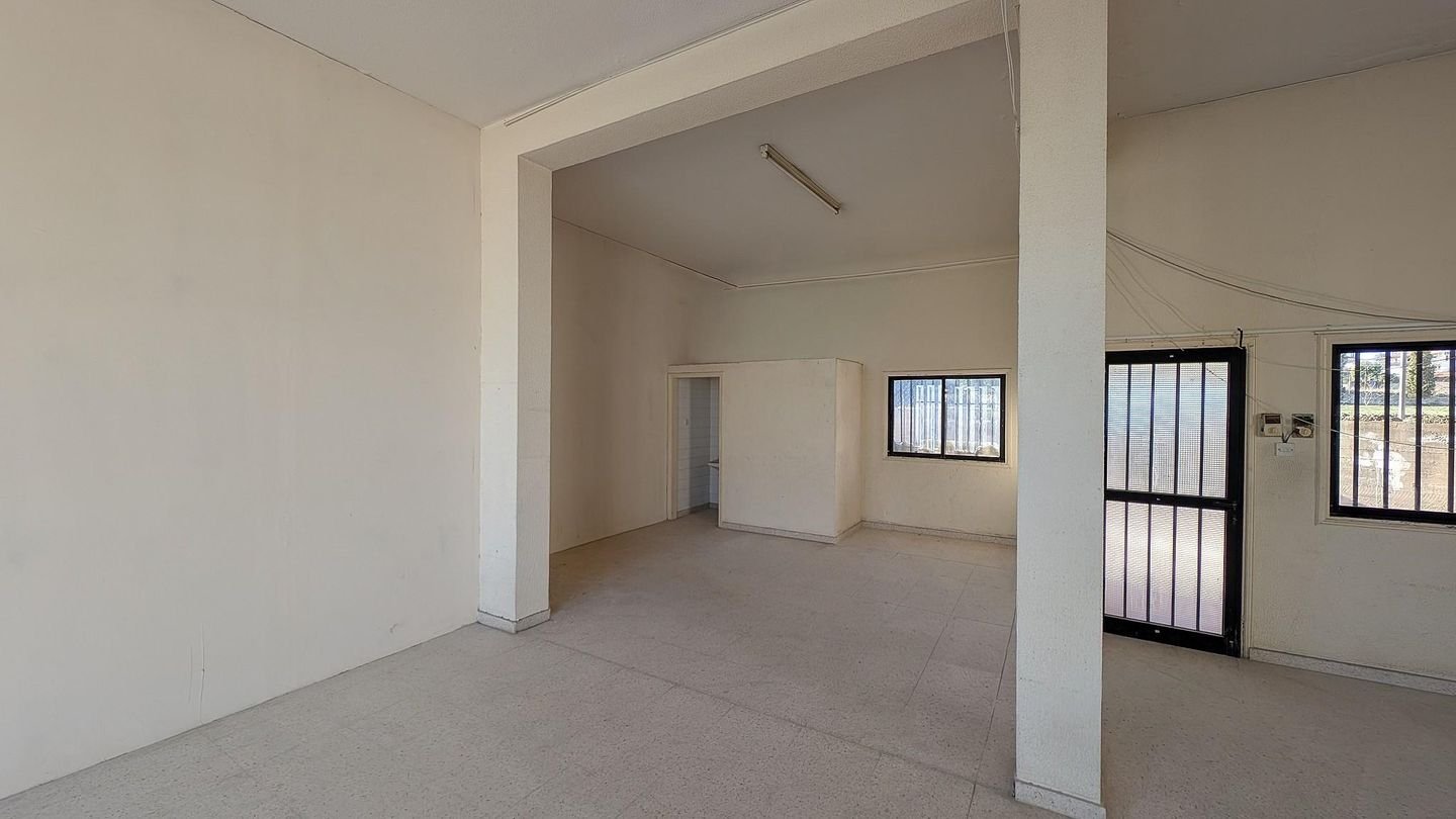 Building with two shops located in Anafotida, Larnaca photo 18